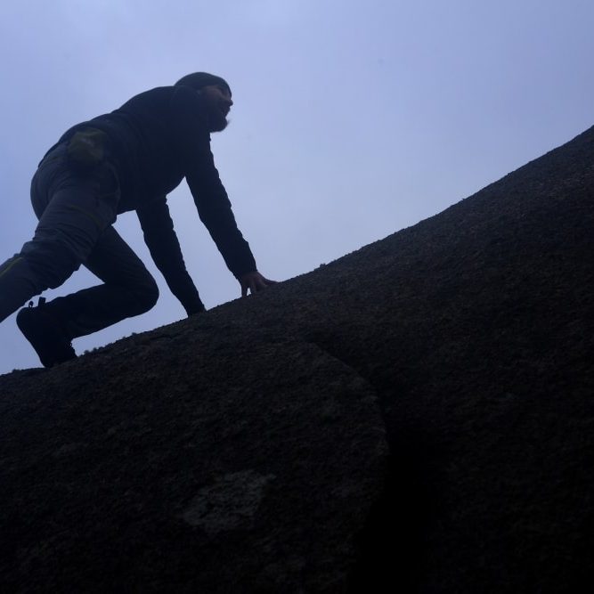 Wild Isles of Mull & Iona, bouldering on pink granite rocks at Fionnphort